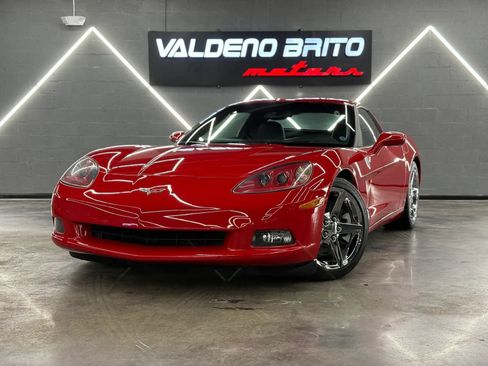 Used 2007 Chevrolet Corvette Coupe w/ Preferred Equipment Group RWD image 2