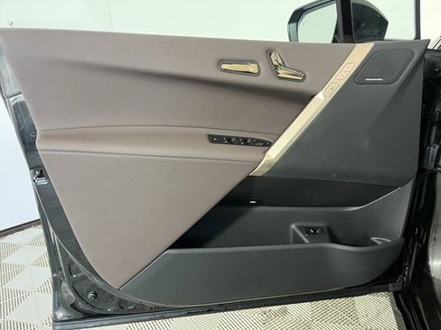 Used 2023 BMW iX xDrive50 w/ Premium Package image 10