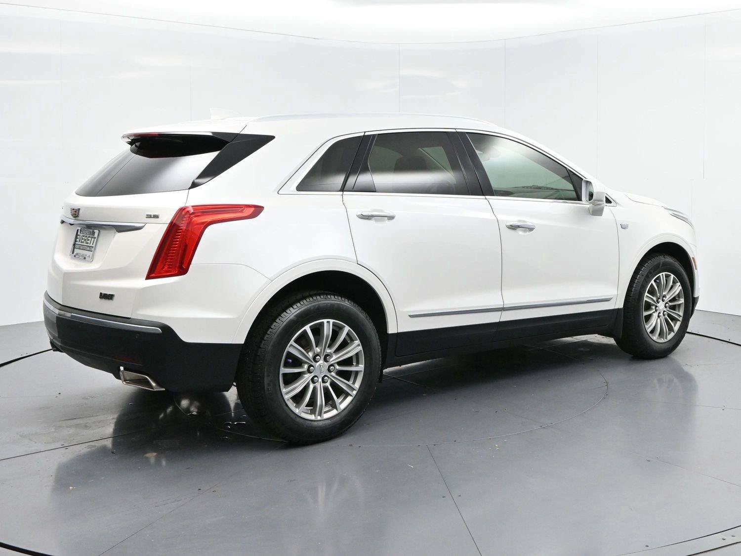Used 2017 Cadillac XT5 Luxury w/ Driver Awareness Package FWD image 7