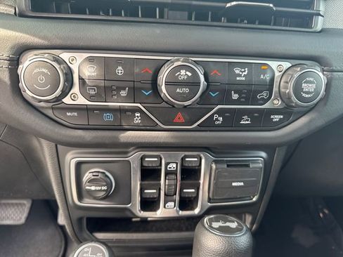 Used 2025 Jeep Wrangler Unlimited Sahara w/ Safety Group image 31