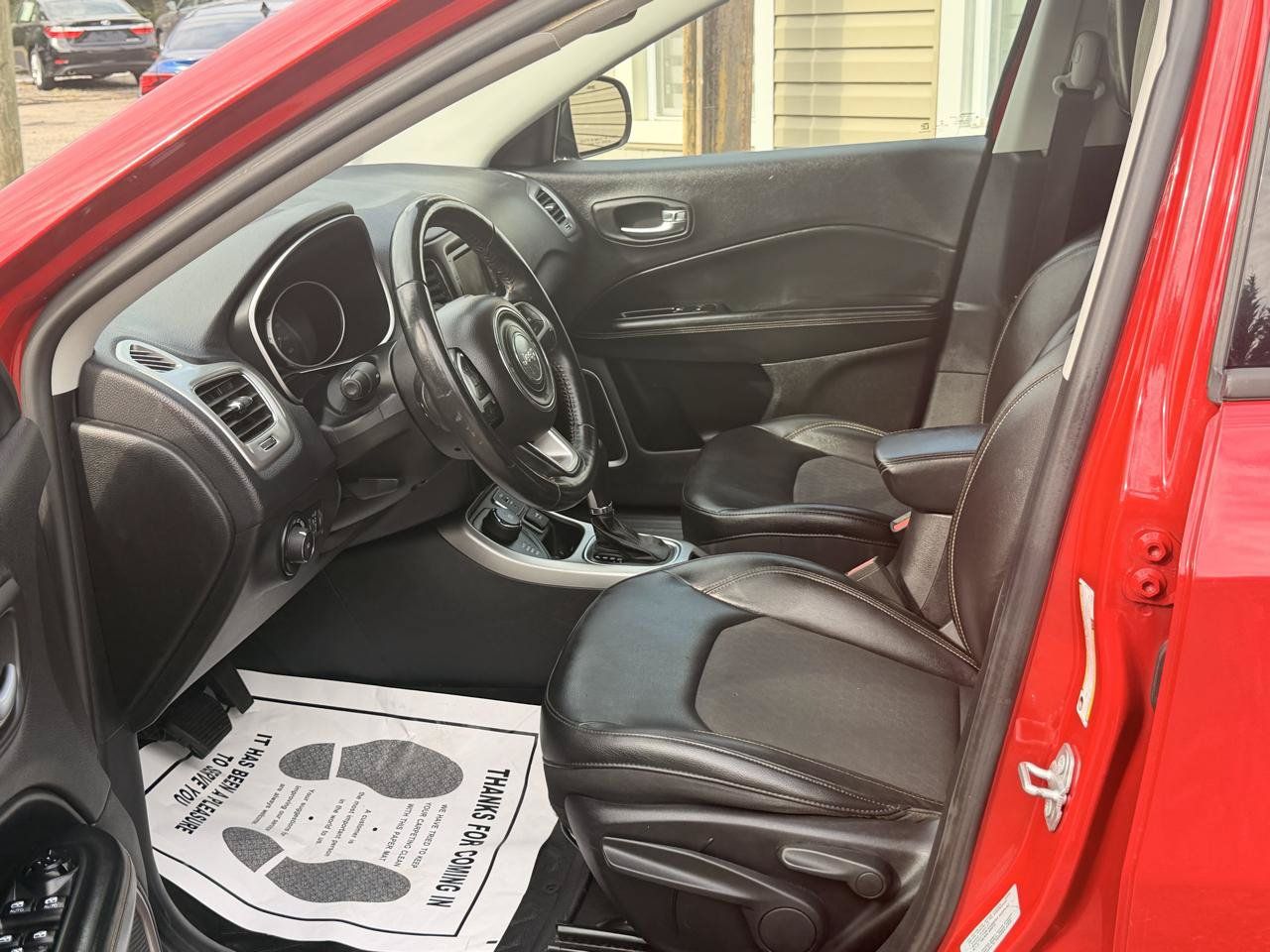 Used 2018 Jeep Compass Latitude AWD/4WD image 16