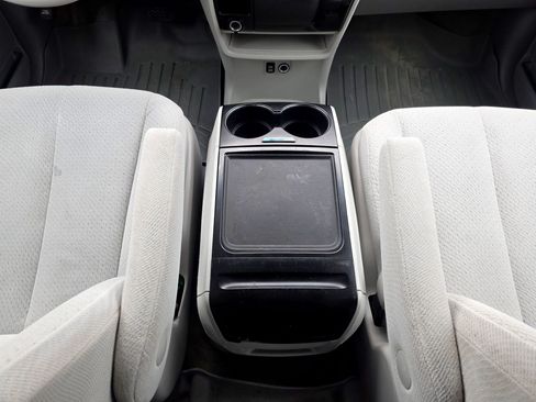 Used 2014 Toyota Sienna LE AWD/4WD image 35
