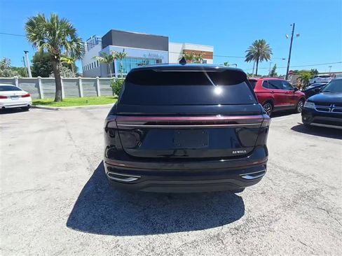 Used 2025 Lincoln Nautilus Premier AWD/4WD image 5