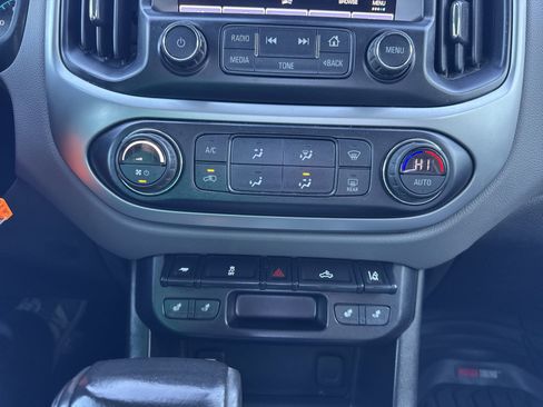 Used 2018 Chevrolet Colorado LT w/ Luxury Package, Chrome image 17