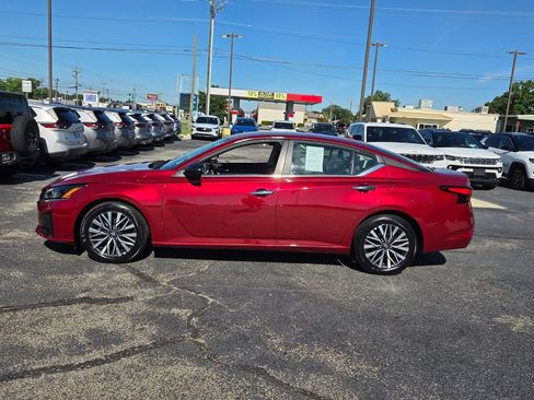 Used 2025 Nissan Altima 2.5 SV FWD image 4