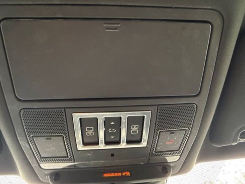 Used 2020 Land Rover Discovery Landmark image 33