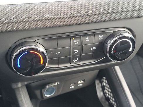 Used 2025 Chevrolet TrailBlazer LS w/ LS Convenience Package FWD image 32