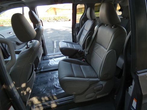 Used 2017 Toyota Sienna XLE image 46