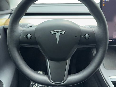Used 2023 Tesla Model Y Long Range image 19
