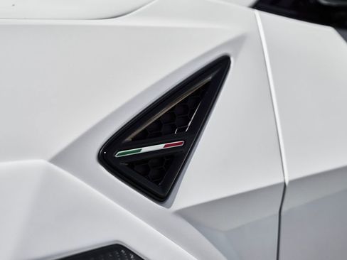 Used 2019 Lamborghini Urus AWD/4WD image 12