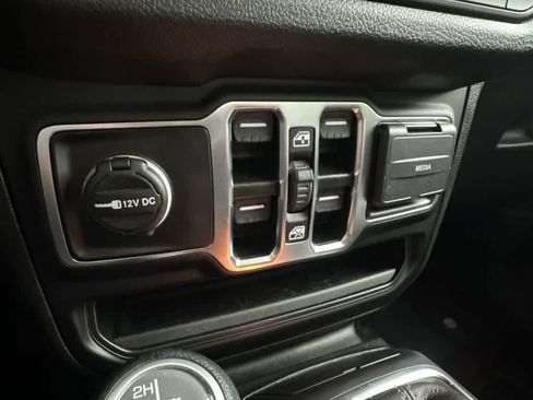 Used 2025 Jeep Gladiator Sport AWD/4WD image 17
