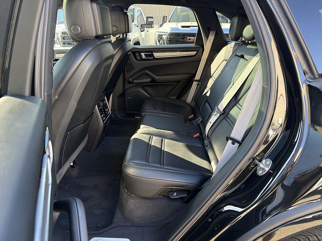 Used 2023 Porsche Cayenne AWD/4WD image 25
