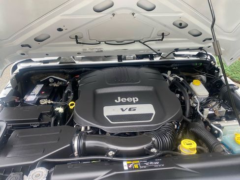 Used 2018 Jeep Wrangler Unlimited Sport S AWD/4WD image 32