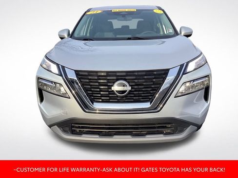 Used 2023 Nissan Rogue SV image 2