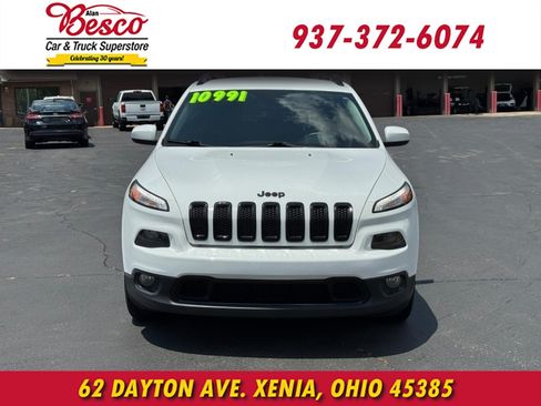Used 2016 Jeep Cherokee Latitude FWD image 2