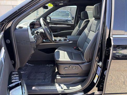 Used 2026 Cadillac Escalade ESV Luxury RWD image 19