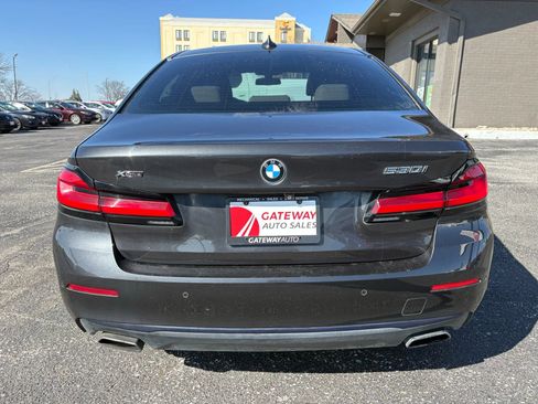 Used 2021 BMW 530i xDrive w/ Premium Package image 4