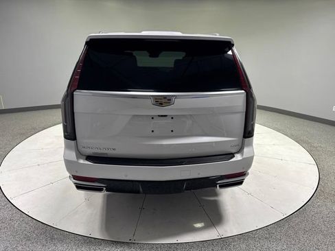 Used 2023 Cadillac Escalade Premium Luxury AWD/4WD image 4