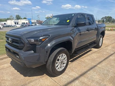 Used 2024 Toyota Tacoma SR AWD/4WD image 4