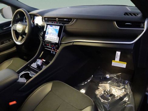 New 2025 Jeep Grand Cherokee Altitude RWD image 25