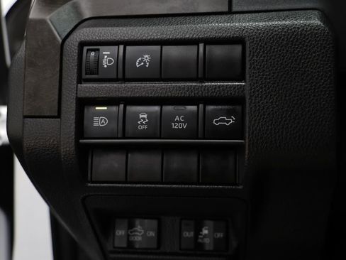 Used 2025 Toyota Tacoma Limited AWD/4WD image 7
