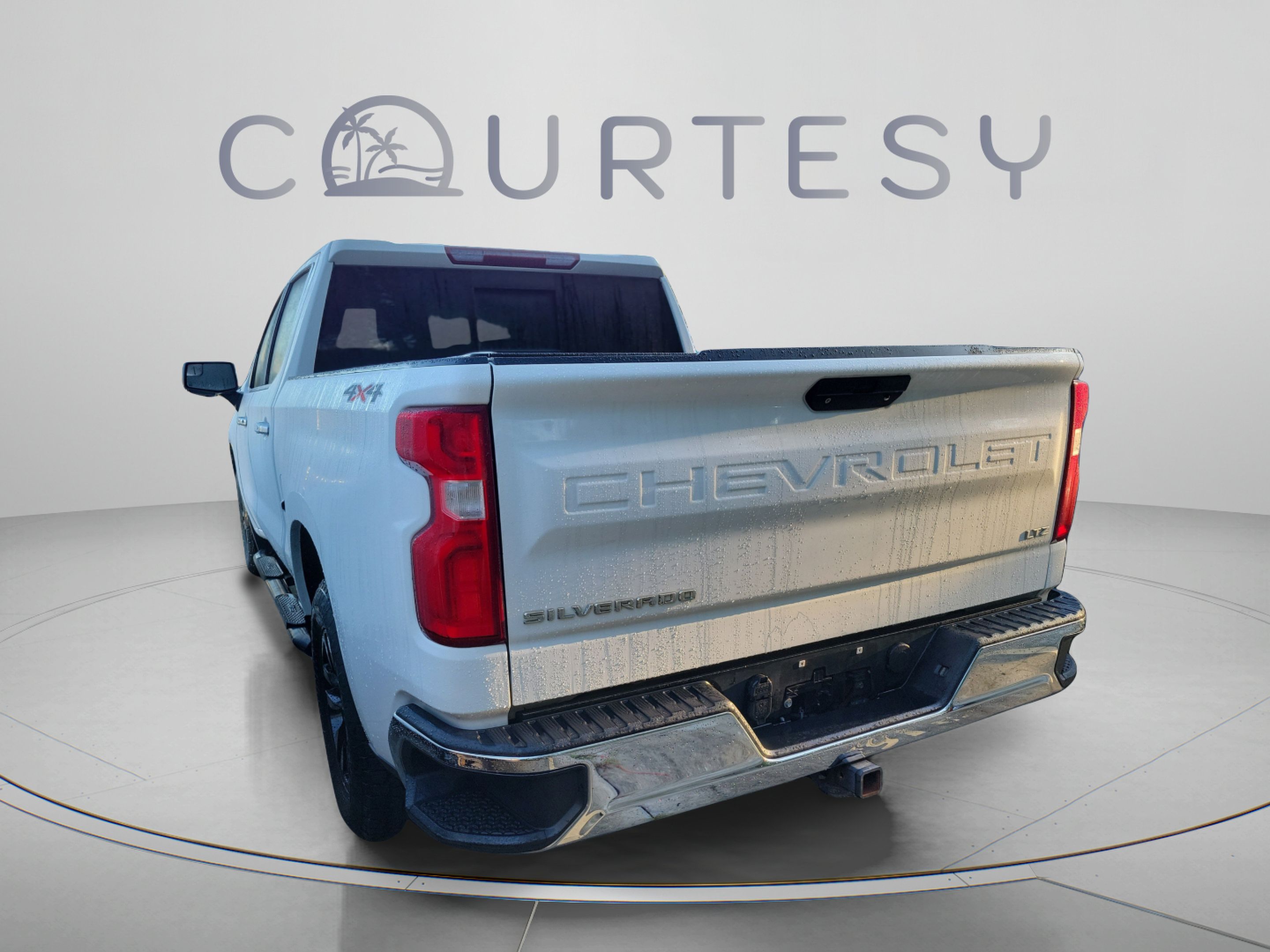 Used 2019 Chevrolet Silverado 1500 LTZ w/ LTZ Convenience Package AWD/4WD image 2