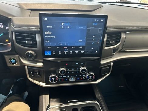 Used 2022 Ford Expedition XLT w/ Equipment Group 202A image 7