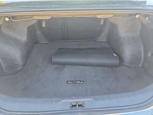 Used 2025 Nissan Altima 2.5 SV FWD image 12