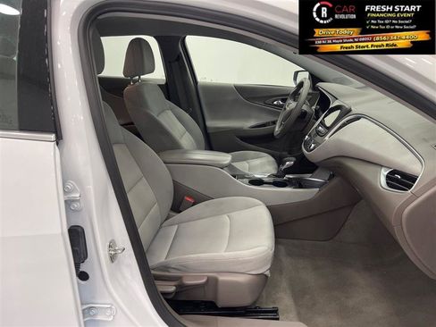 Used 2022 Chevrolet Malibu LT FWD image 43