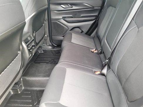 Used 2024 Jeep Grand Cherokee Laredo X image 12