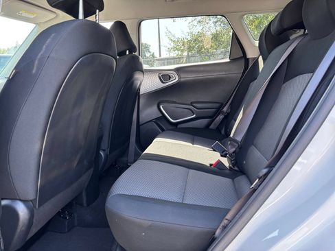 Used 2025 Kia Soul LX w/ LX Technology Package FWD image 22