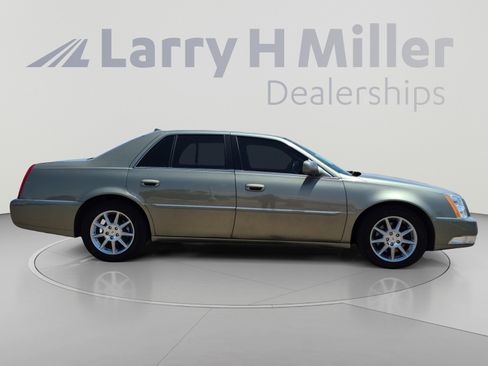 Used 2011 Cadillac DTS Luxury FWD image 6
