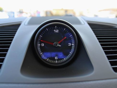 Used 2023 Porsche Cayenne Platinum Edition image 37