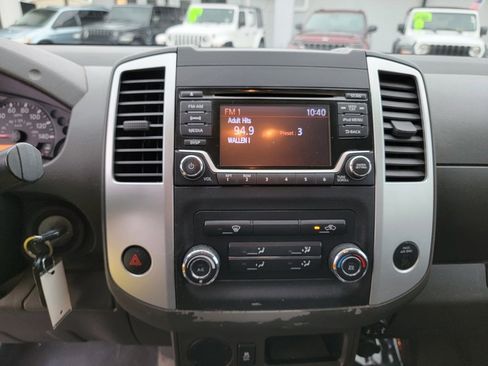 Used 2017 Nissan Frontier SV image 18