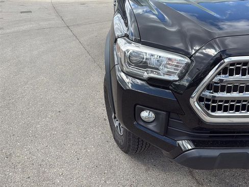 Used 2017 Toyota Tacoma TRD Off-Road w/ Tow Package (A/T) image 5