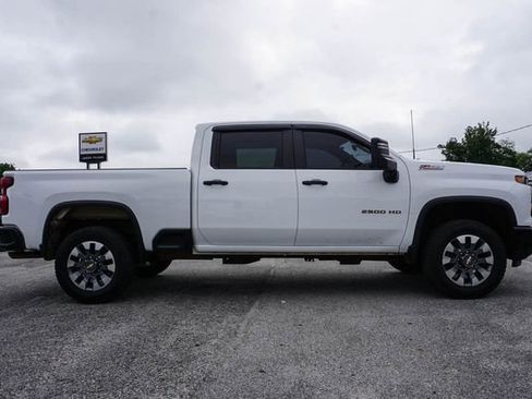 Used 2024 Chevrolet Silverado 2500 Custom w/ Z71 Off-Road Package AWD/4WD image 3