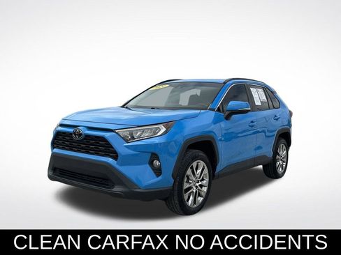 Used 2021 Toyota RAV4 XLE Premium image 2