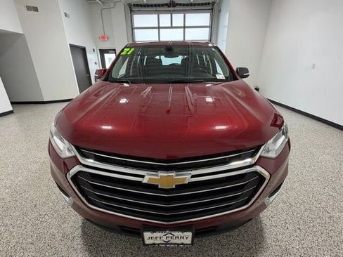 Used 2021 Chevrolet Traverse LT image 8
