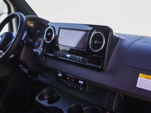 New 2024 Mercedes-Benz eSprinter 170 Cargo image 17