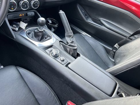Used 2020 MAZDA MX-5 Miata Grand Touring RWD image 21