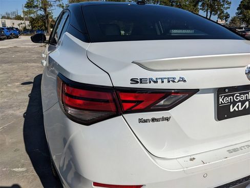 Used 2021 Nissan Sentra SR w/ SR Premium Package image 12