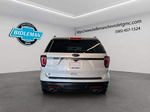 Used 2018 Ford Explorer XLT w/ Equipment Group 202A image 7