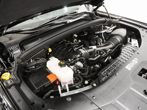 Certified 2024 Jeep Grand Cherokee Limited w/ Luxury Tech Group II image 9