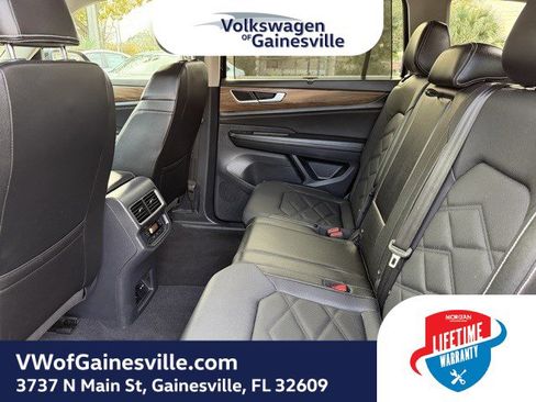Used 2025 Volkswagen Atlas SE image 12