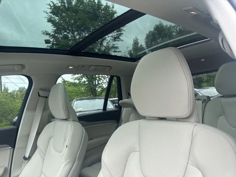 Used 2024 Volvo XC90 B5 Plus AWD/4WD image 16