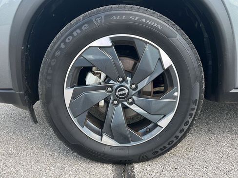 Used 2024 Nissan Rogue SV image 10