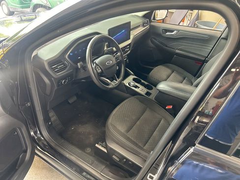 Used 2023 Ford Escape Active w/ Tech Pack #2 AWD/4WD image 3
