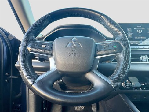 Used 2024 Mitsubishi Outlander SE image 11