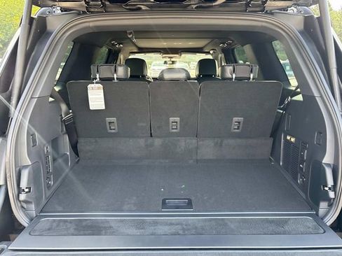 New 2025 Lincoln Navigator Reserve w/ Jet Appearance Package AWD/4WD image 12