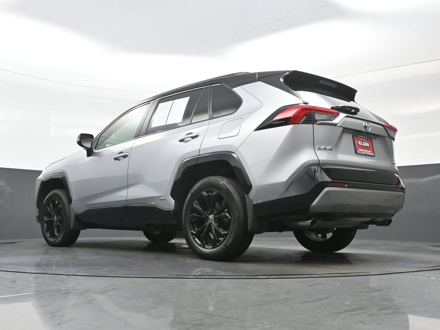 Used 2024 Toyota RAV4 XSE w/ Weather Package AWD/4WD image 32